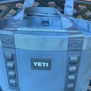 YETI Camino 35 Tote Bag Grey